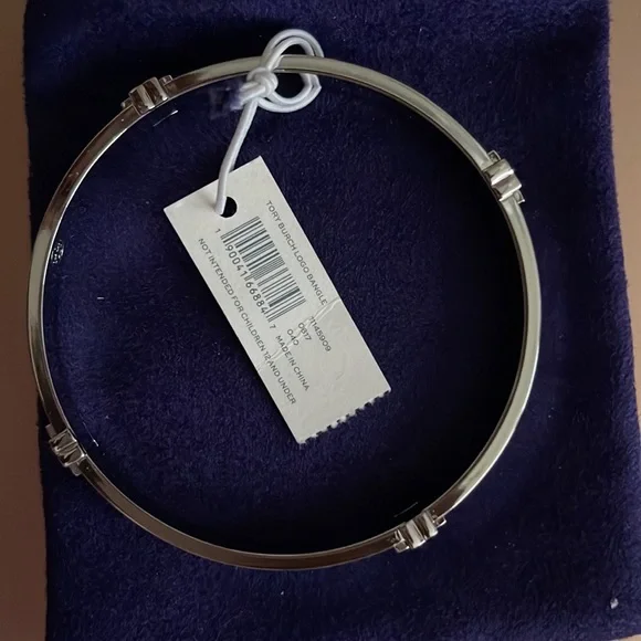 Tory Burch silver bangle with logo - new with tags never worn - Picture 5 of 7